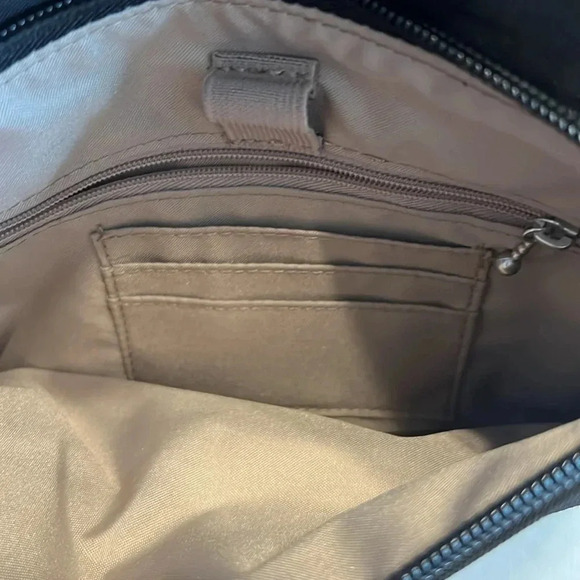 Baggallini Flip Zip Crossbody in black - Picture 4 of 7